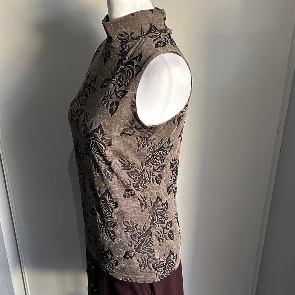 Baranda Vintage Shimmer Floral Sleeveless Mock Neck Top - Picture 2 of 9